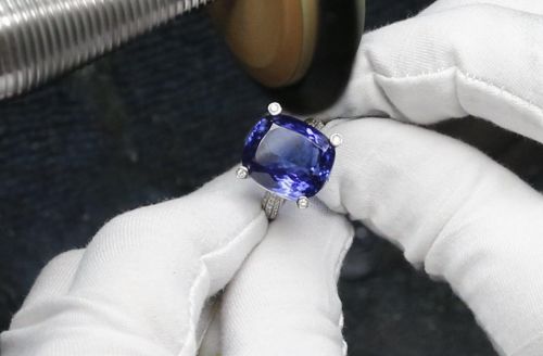 年末聚會閃耀之選 來輝寶珠寶金銀飾品閃耀登場